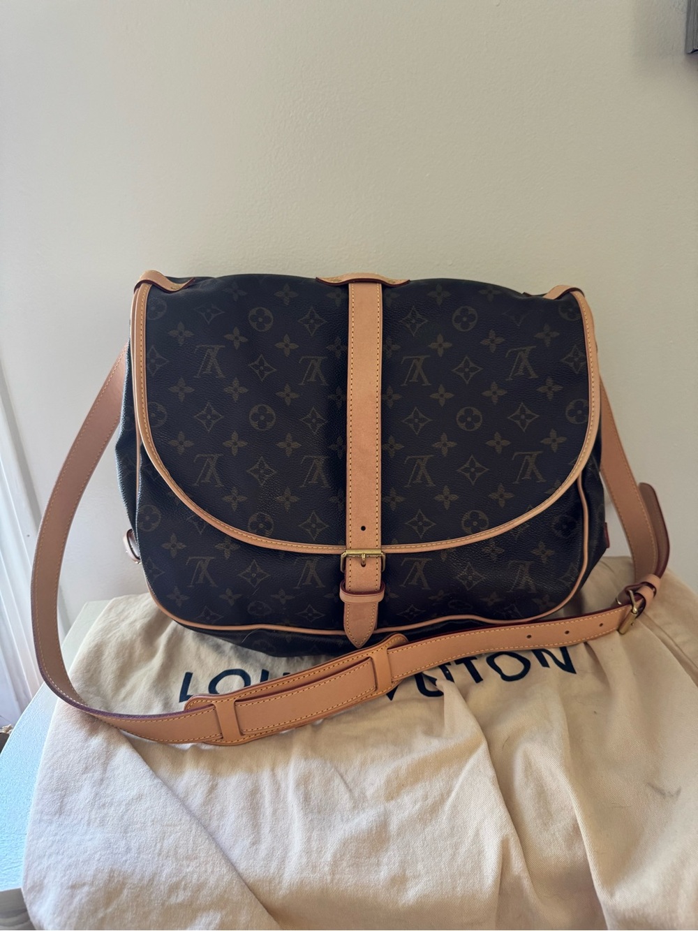 Louis Vuitton Saumur 35 Messenger Bag